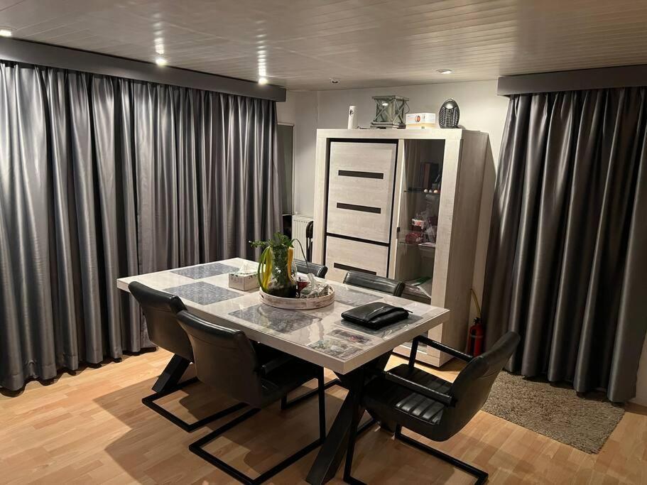 Luxe Chalet In Prachtig Natuurgebied Lith Екстер'єр фото